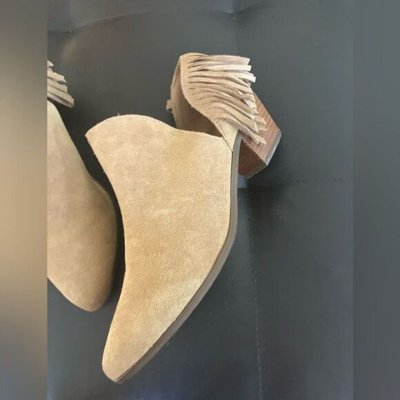 Report tan leather fringe slide pointed toe women’s heeled boots. Size 6.5 - Picture 2 of 7